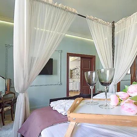 Inner Blossom Apartment